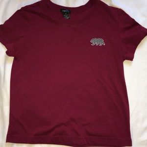 Maroon tee shirt